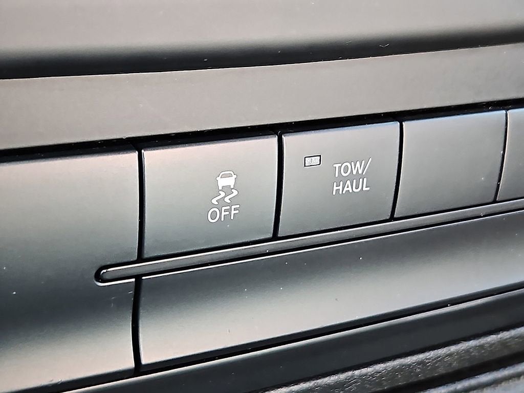 2021 RAM 1500 Classic SLT Crew Cab 4x4 6'4" Box