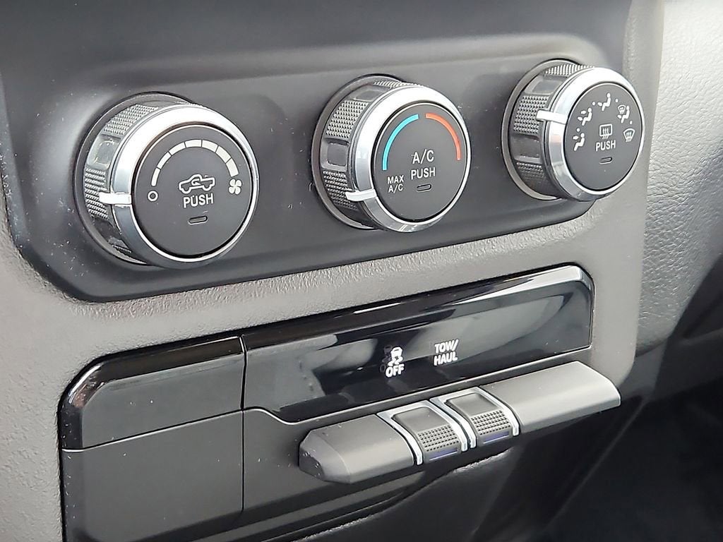 2020 RAM 1500 Big Horn Quad Cab 4x4 6'4" Box