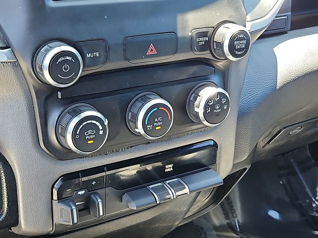 2021 RAM 1500 Big Horn Crew Cab 4x4 5'7" Box