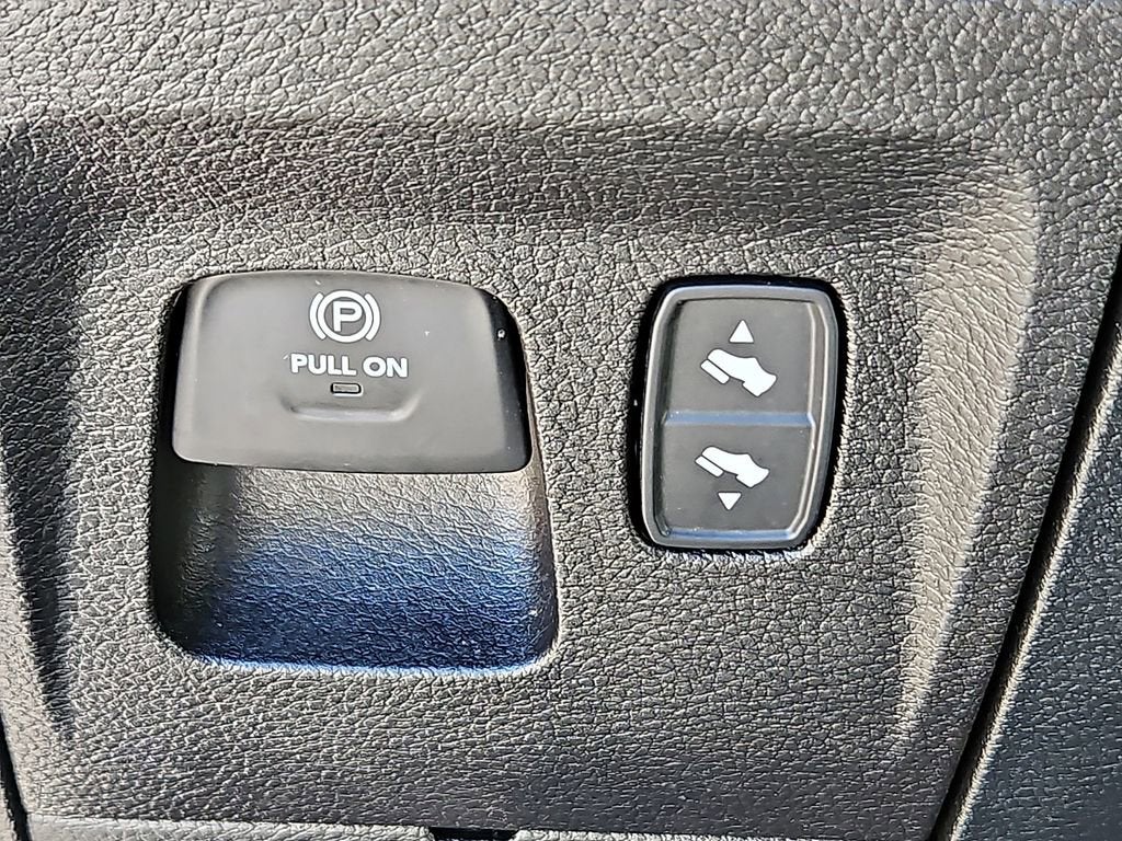 2021 RAM 1500 Big Horn Crew Cab 4x4 5'7" Box
