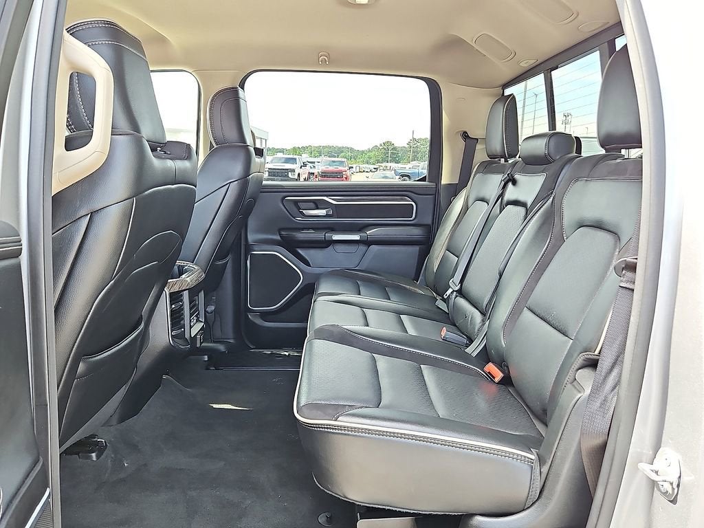 2020 RAM 1500 Laramie Crew Cab 4x4 5'7" Box