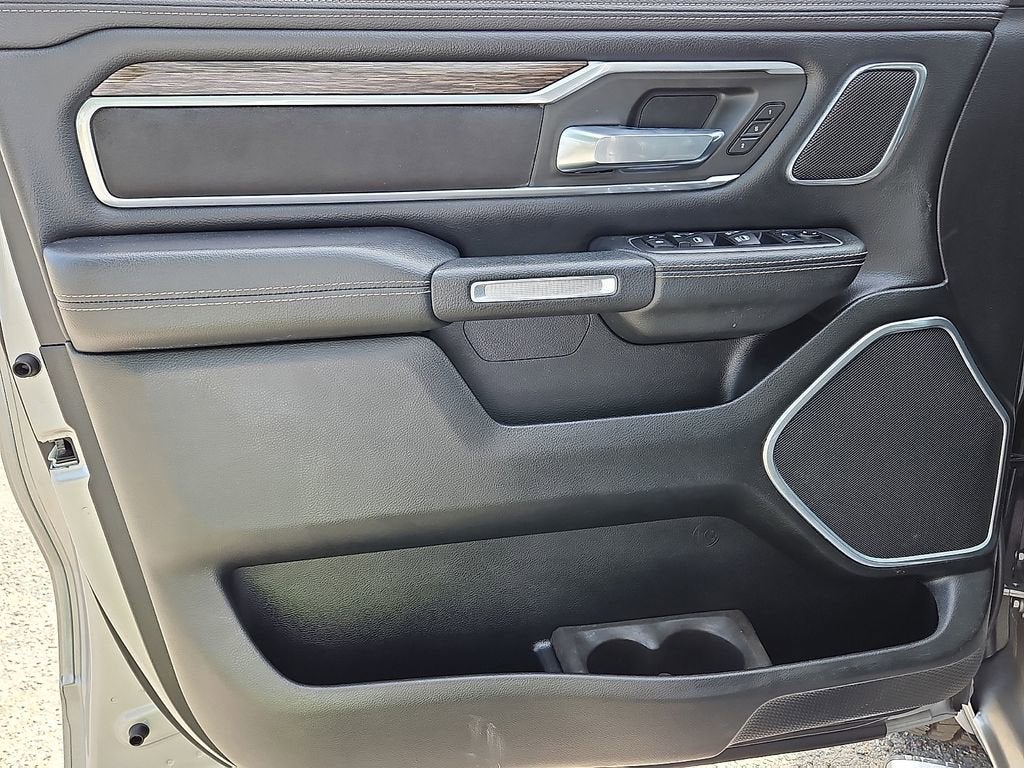 2020 RAM 1500 Laramie Crew Cab 4x4 5'7" Box