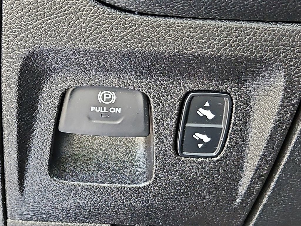 2020 RAM 1500 Laramie Crew Cab 4x4 5'7" Box