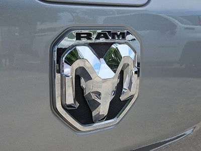 2020 RAM 1500 Laramie Crew Cab 4x4 5'7" Box