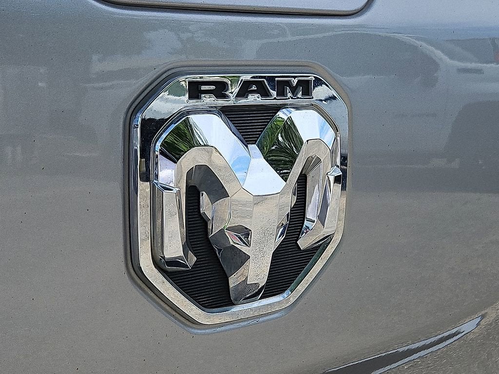 2020 RAM 1500 Laramie Crew Cab 4x4 5'7" Box
