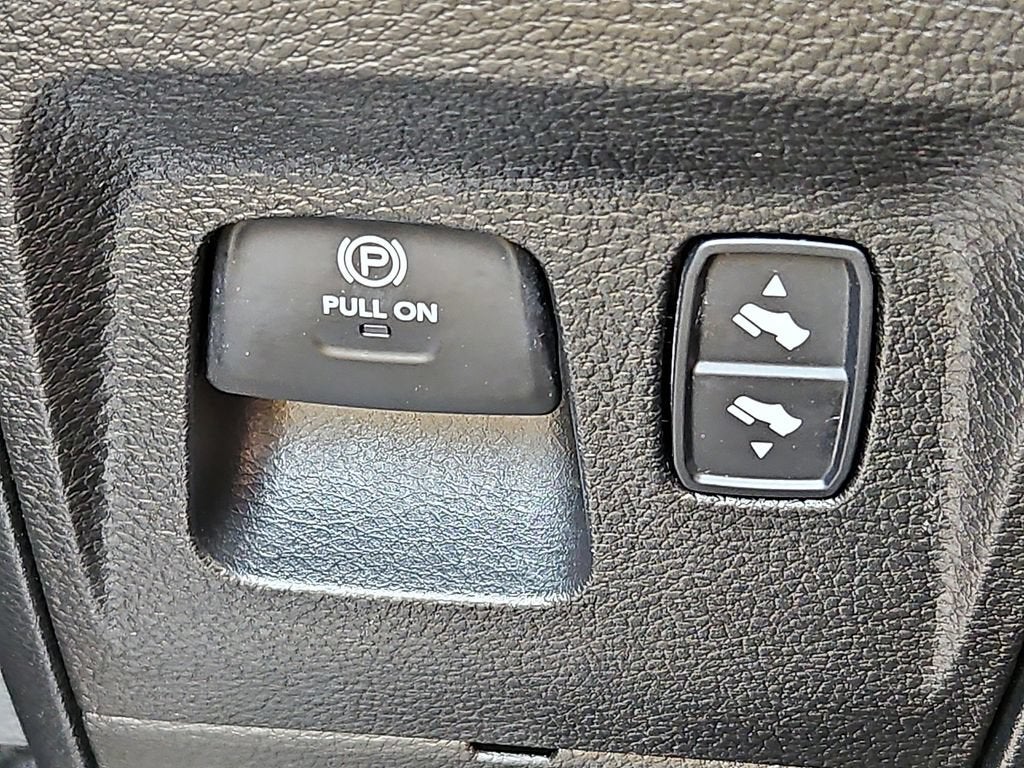 2022 RAM 1500 Laramie Crew Cab 4x4 5'7" Box