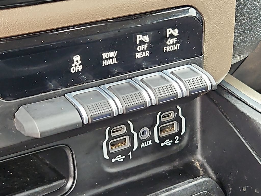 2022 RAM 1500 Laramie Crew Cab 4x4 5'7" Box