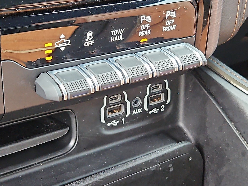 2020 RAM 1500 Laramie Longhorn Crew Cab 4x4 5'7" Box