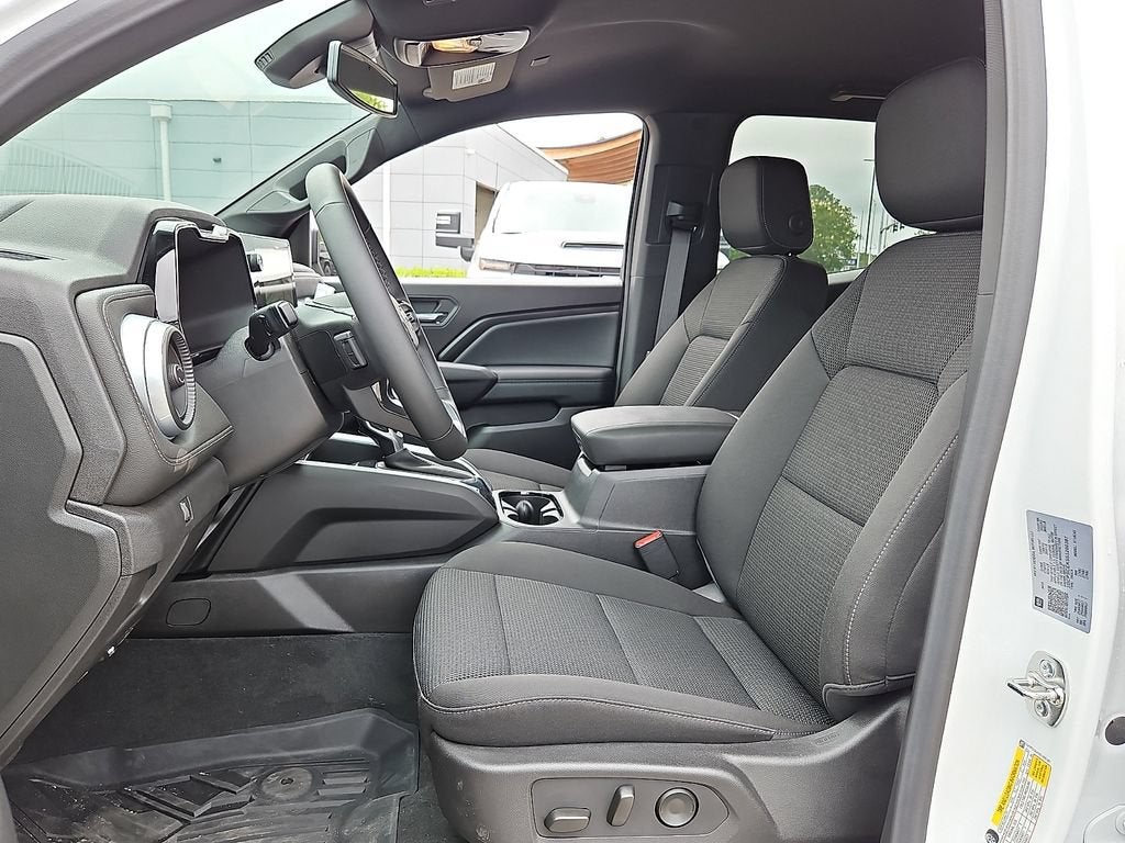 2025 Chevrolet Colorado WT/LT