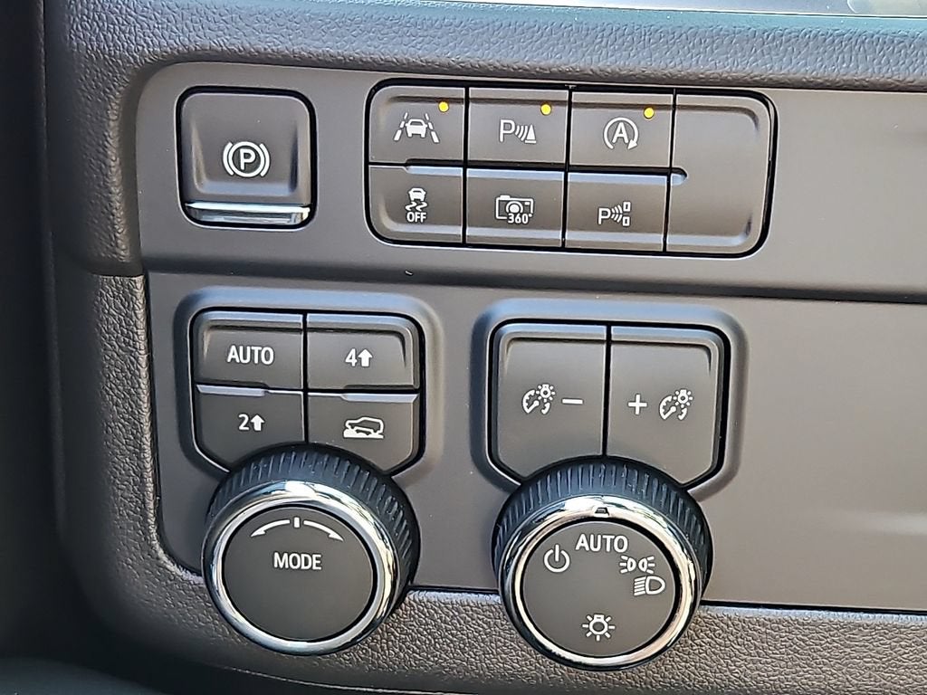 2026 Chevrolet Suburban LS - Photo 17