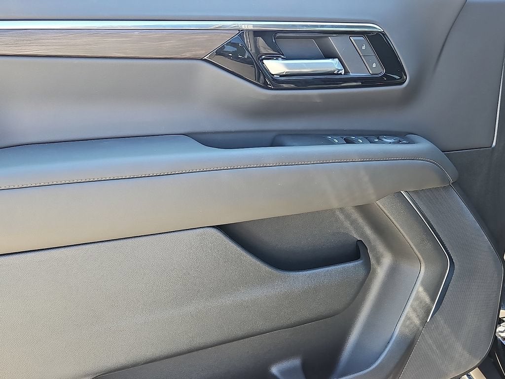 2026 Chevrolet Suburban LS - Photo 9