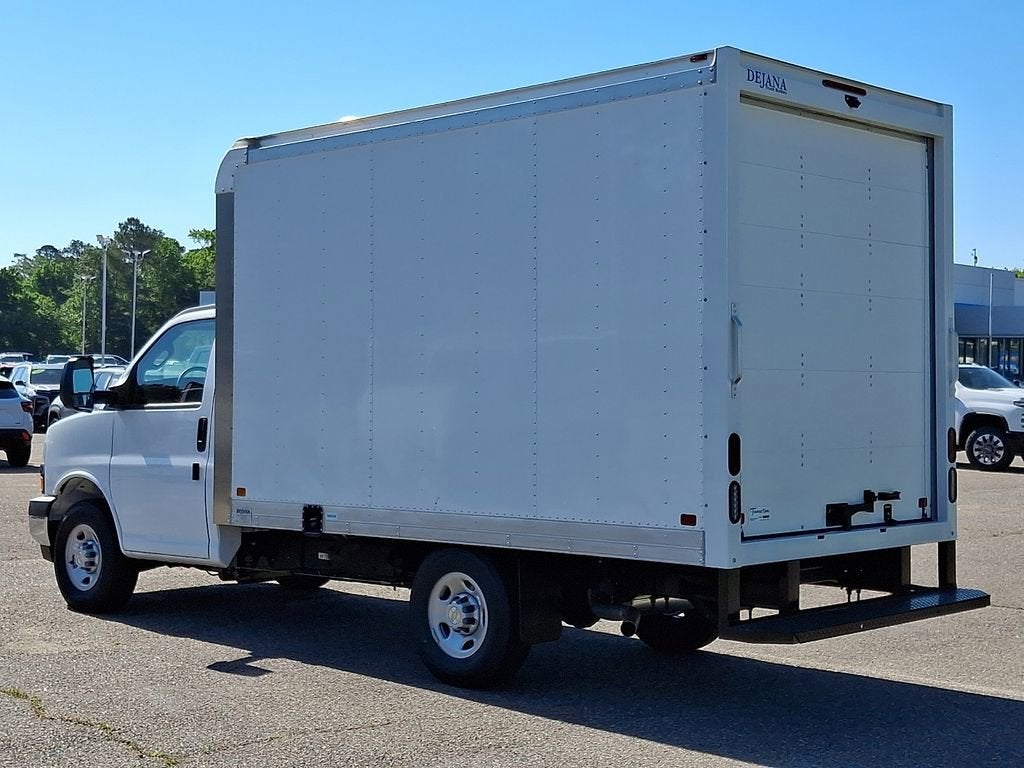 2026 Chevrolet Express Cutaway 3500 1WT