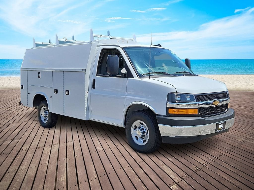 2026 Chevrolet Express Cutaway 3500 1WT