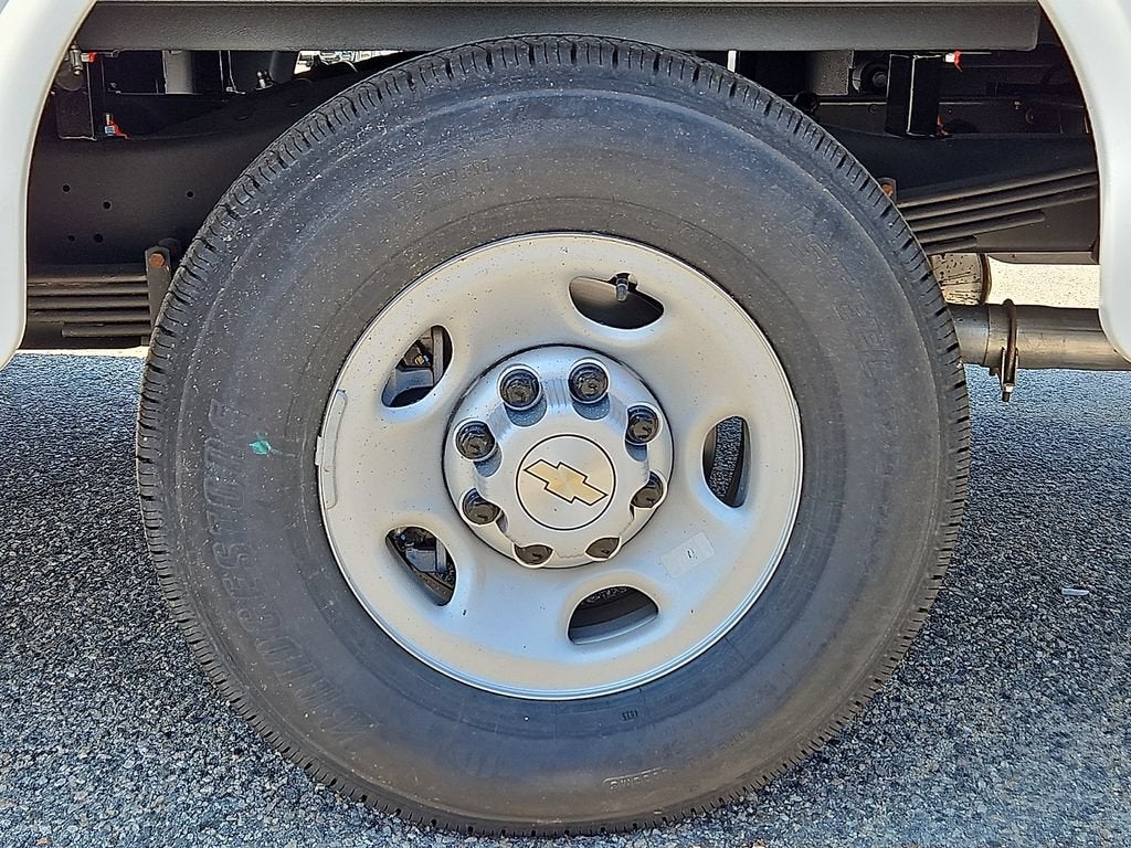 2026 Chevrolet Express Cutaway 3500 1WT