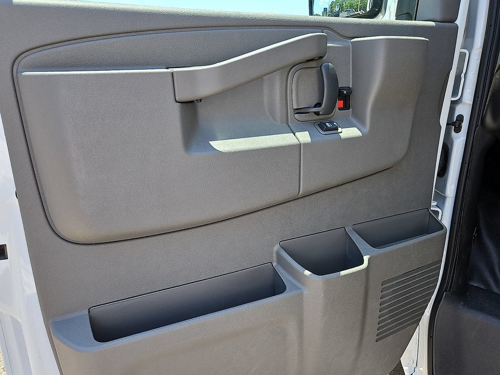 2026 Chevrolet Express Cutaway 3500 1WT