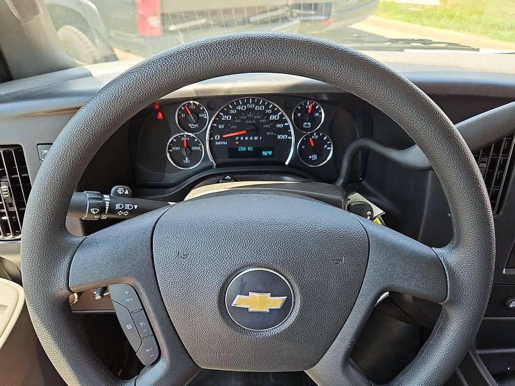 2026 Chevrolet Express Cutaway 3500 1WT