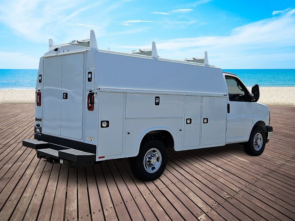 2026 Chevrolet Express Cutaway 3500 1WT