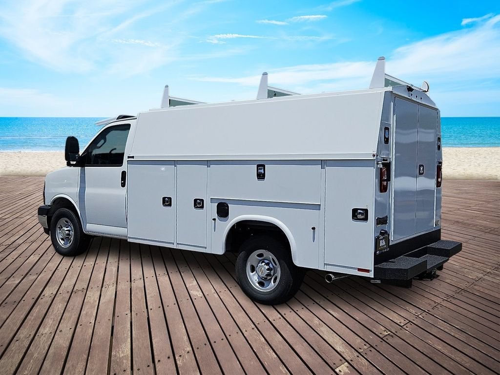 2026 Chevrolet Express Cutaway 3500 1WT