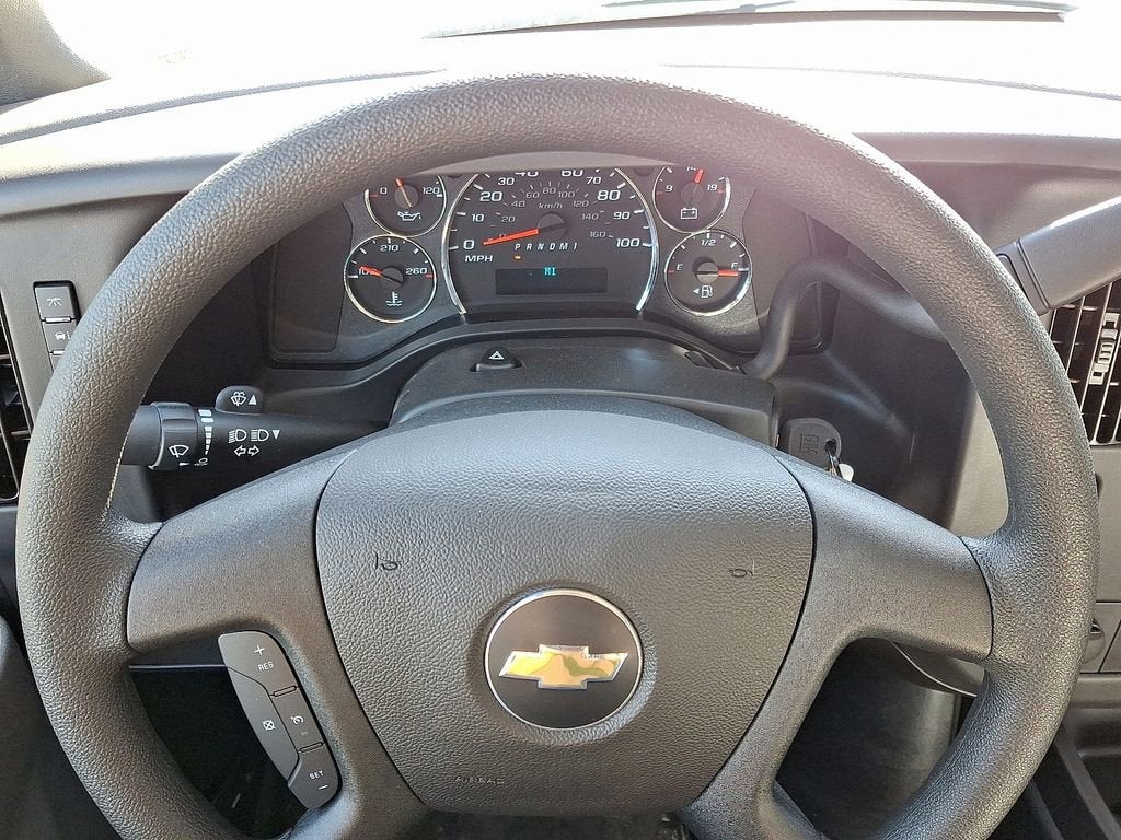 2025 Chevrolet Express Cutaway 3500 1WT