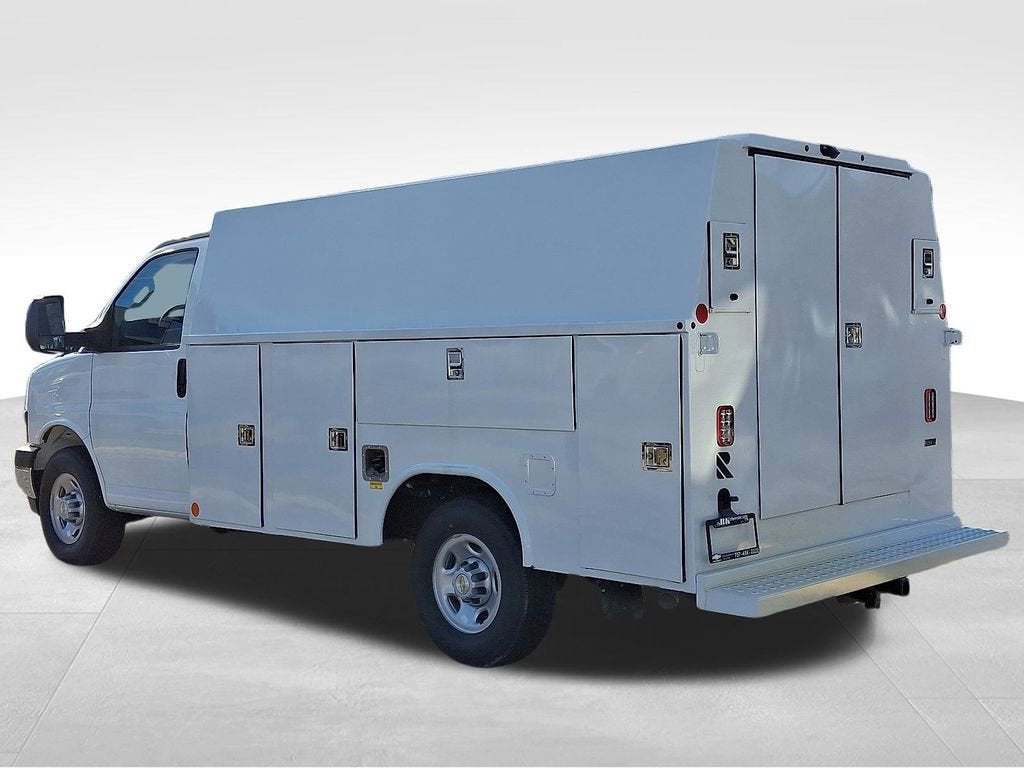 2025 Chevrolet Express Cutaway 3500 1WT