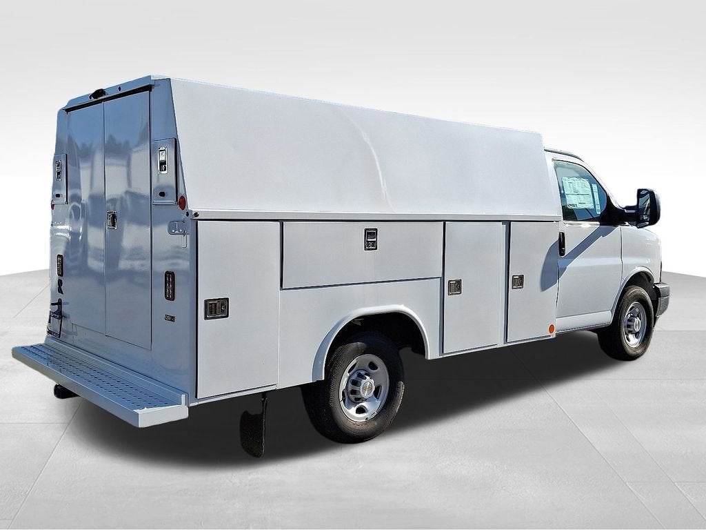 2025 Chevrolet Express Cutaway 3500 1WT