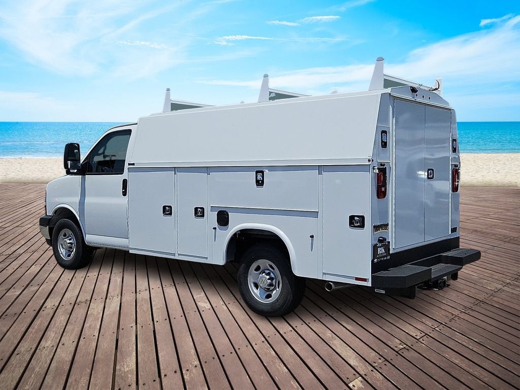 2026 Chevrolet Express Cutaway 3500 1WT