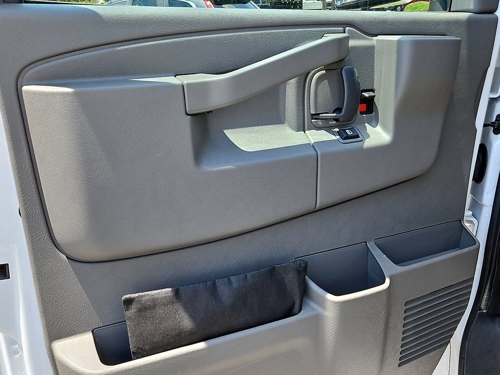 2026 Chevrolet Express Cutaway 3500 1WT