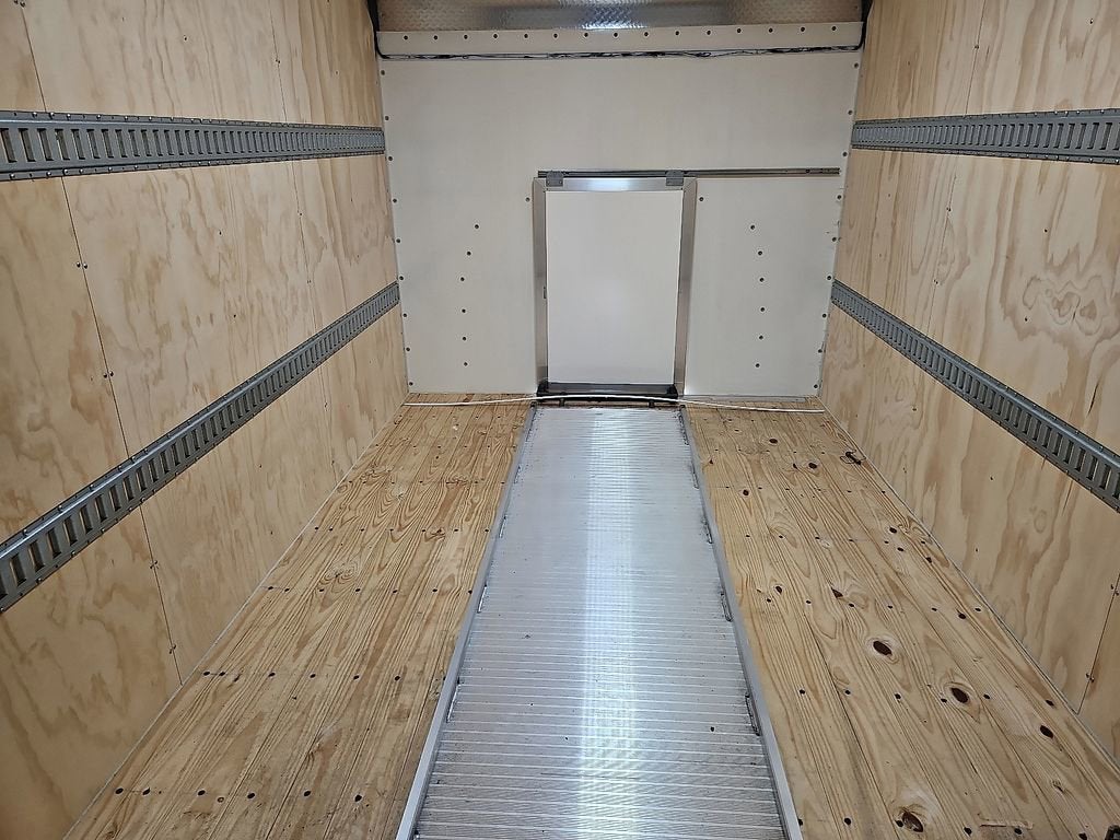 2024 Chevrolet Express Cutaway 3500 1WT