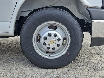 2024 Chevrolet Express Cutaway 3500 1WT