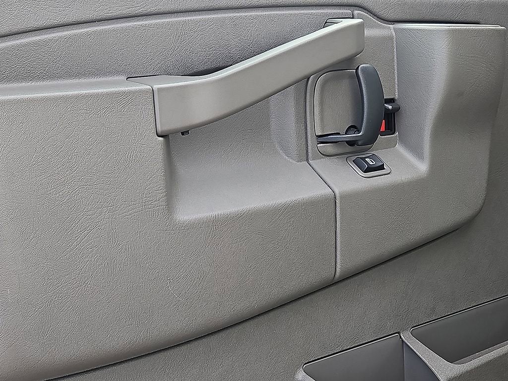 2024 Chevrolet Express Cutaway 3500 1WT