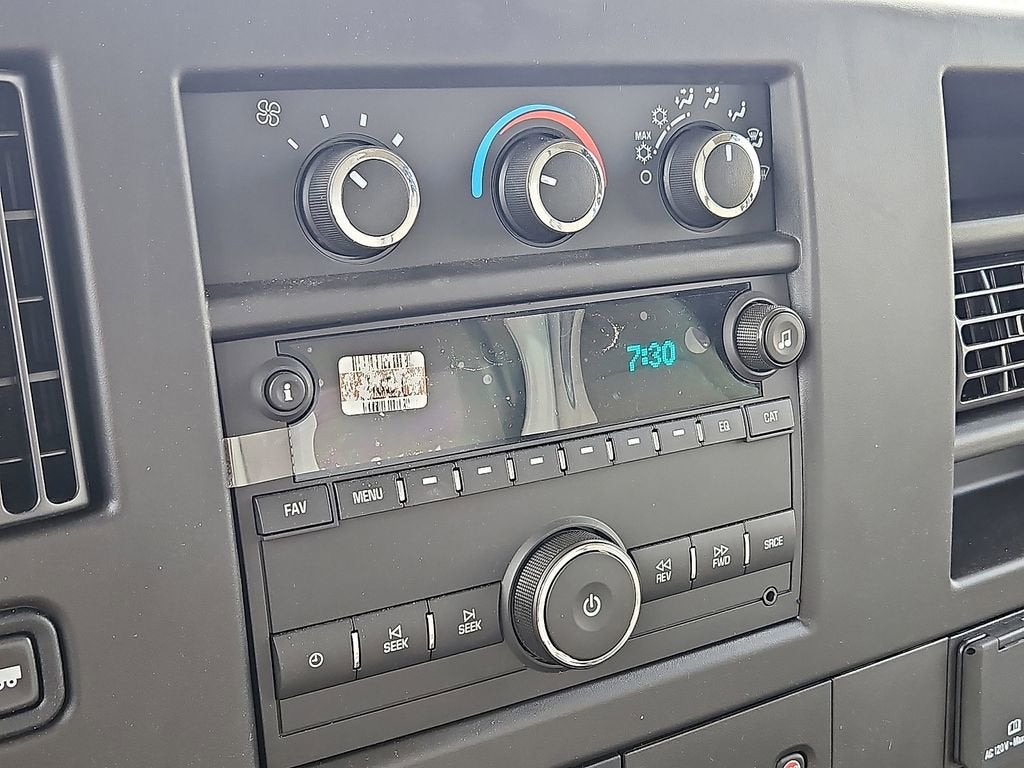 2024 Chevrolet Express Cutaway 3500 1WT