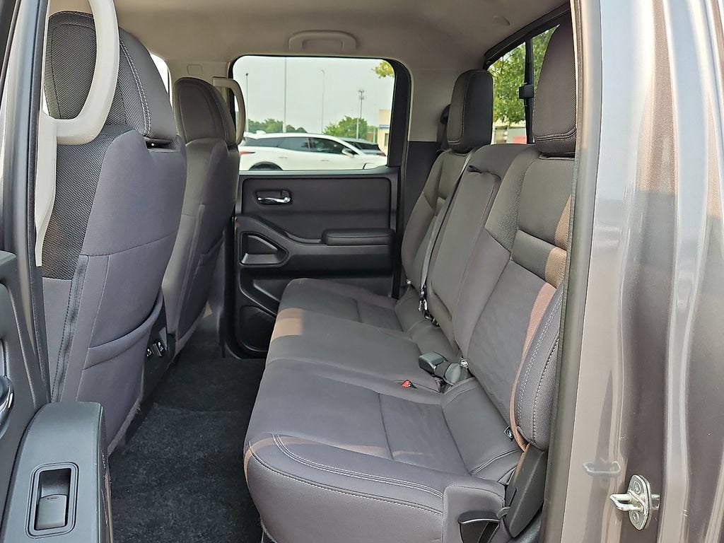 2022 Nissan Frontier Crew Cab SV 4x2