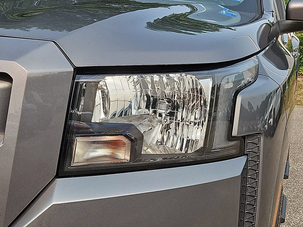 2022 Nissan Frontier Crew Cab SV 4x2