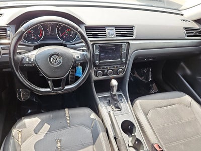 2017 Volkswagen Passat 1.8T R-Line