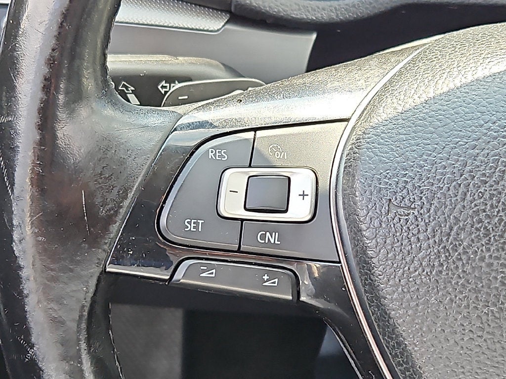 2017 Volkswagen Passat 1.8T R-Line