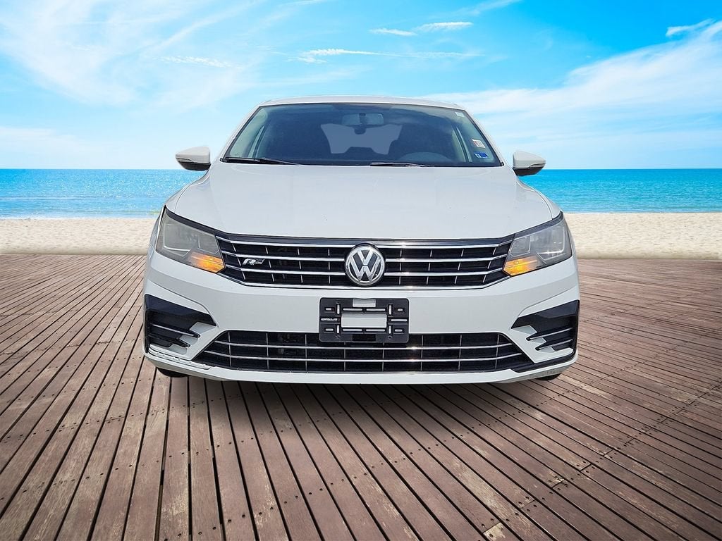 2017 Volkswagen Passat 1.8T R-Line