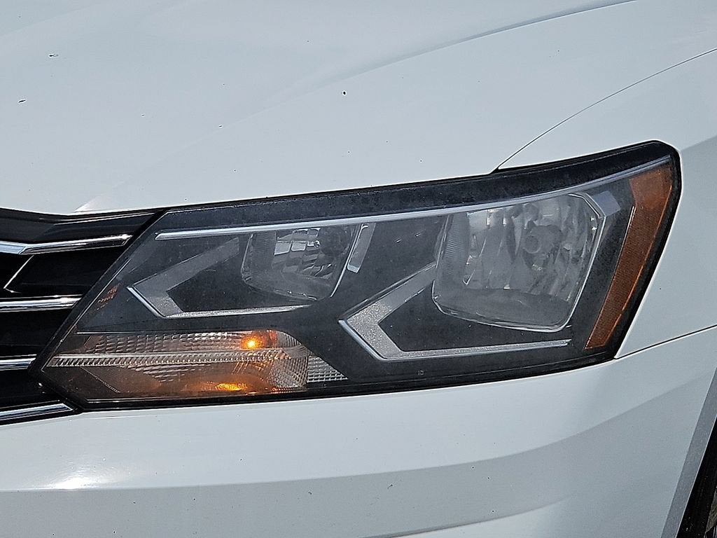 2017 Volkswagen Passat 1.8T R-Line