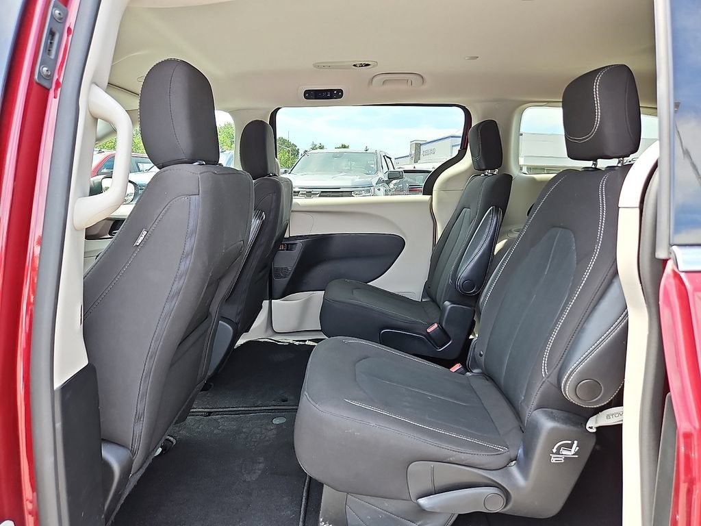 2023 Chrysler Voyager LX