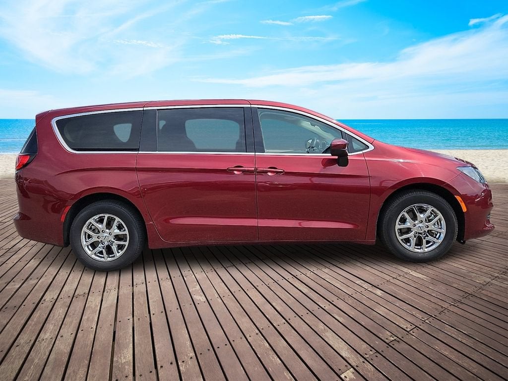 2023 Chrysler Voyager LX