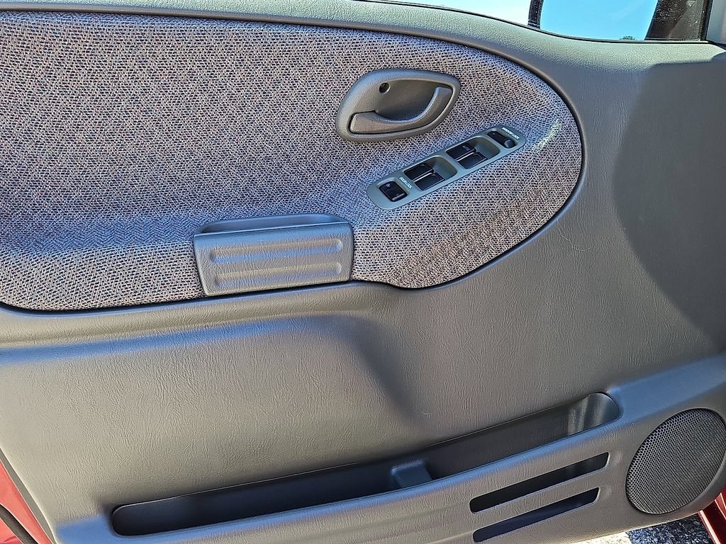 2000 Chevrolet Tracker NA