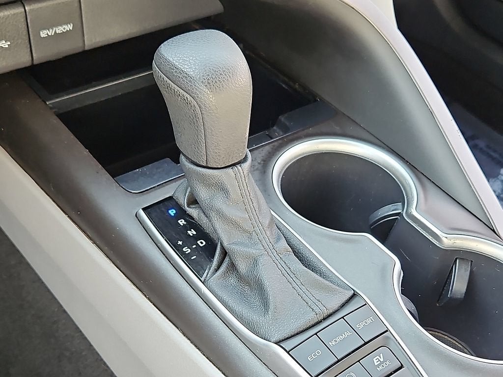 2022 Toyota Camry Hybrid LE