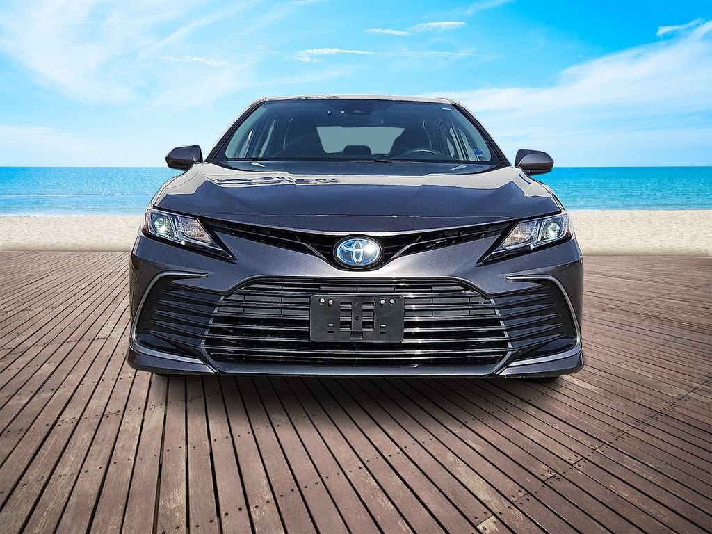 2022 Toyota Camry Hybrid LE