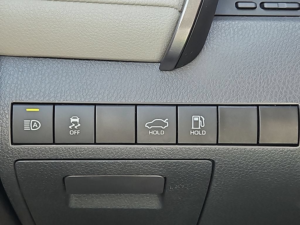 2022 Toyota Camry Hybrid LE