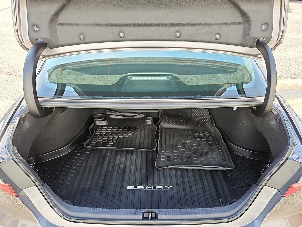 2022 Toyota Camry Hybrid LE