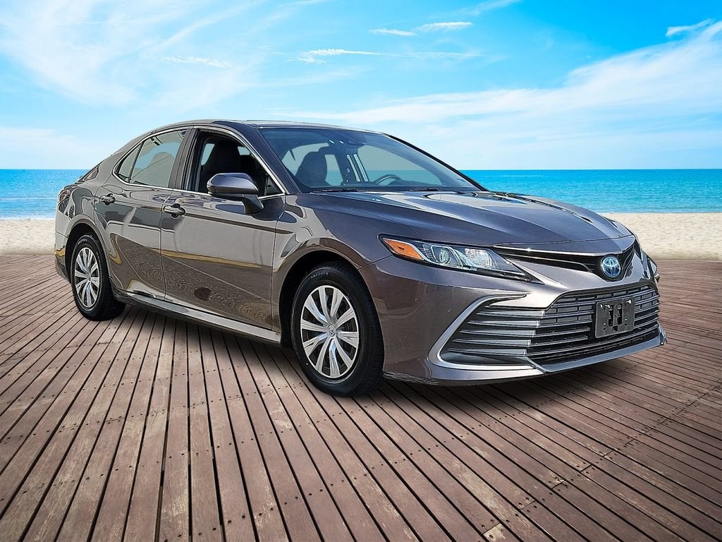 2022 Toyota Camry Hybrid LE