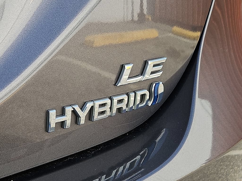 2022 Toyota Camry Hybrid LE