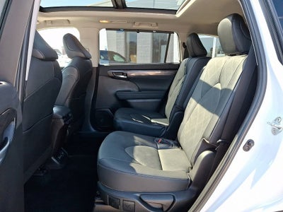 2022 Toyota Highlander Platinum