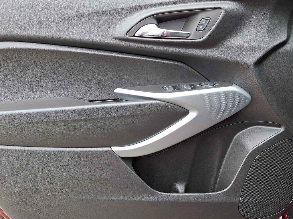 2025 Chevrolet Trax RS - Photo 12